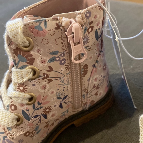 Girls' Giovanna Floral Lace-Up Zipper Combat Boots - Cat & Jack - Picture 4 of 5